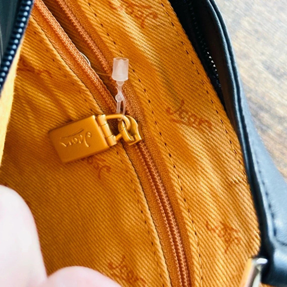 Icon Handbag Buffet Design - NWT - Picture 4 of 12